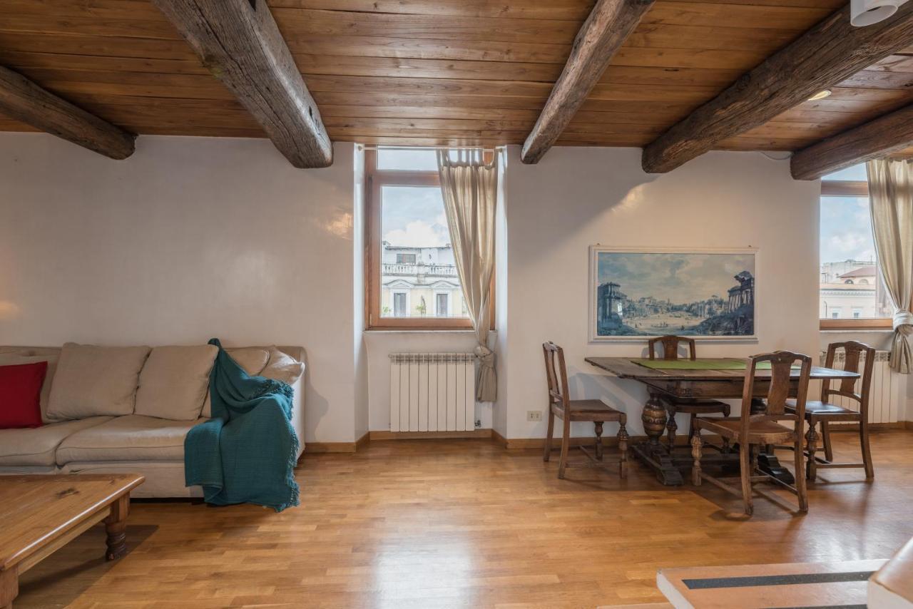 Cozy Wooden Apt In Piazza Navona Apartment โรม ภายนอก รูปภาพ