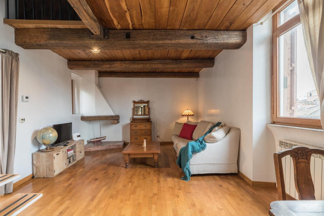 Cozy Wooden Apt In Piazza Navona Apartment โรม ภายนอก รูปภาพ